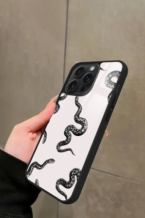 Apple iPhone 11 Pro Max Uyumlu Yılan Tasarımlı Parlak Silikon Kılıf