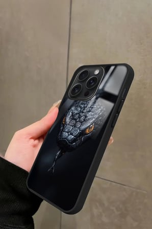 Apple iPhone 13 Pro Uyumlu Yılan Tasarımlı Parlak Silikon Kılıf