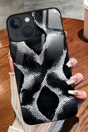 Apple iPhone 14 Plus Uyumlu Darbeye Dayanıklı Siyah Yılan Derisi Tasarımlı Parlak Silikon Kılıf