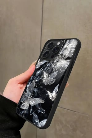 Apple iPhone 15 Pro Uyumlu Beyaz Kelebek Tasarımlı Parlak Silikon Kılıf