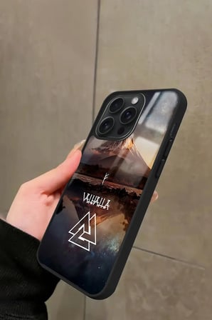 Apple iPhone 15 Pro Uyumlu Valhalla Tasarımlı Parlak Silikon Kılıf
