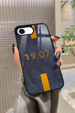 Apple iPhone 16E Uyumlu 1907 Yazılı Parlak Silikon Kılıf