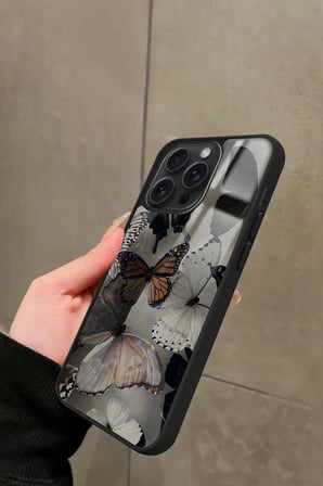 Apple iPhone 16 Pro Uyumlu Siyah Kelebek Tasarımlı Parlak Silikon Kılıf