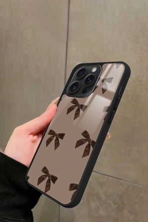 Apple iPhone 16 Pro Uyumlu Kahverengi Kurdele Tasarımlı Parlak Silikon Kılıf