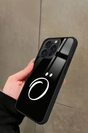 Apple iPhone 16 Pro Uyumlu Ö Harfi Yazılı Parlak Silikon Kılıf