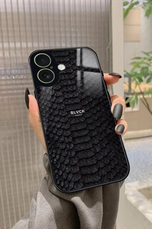 Apple iPhone 17 Uyumlu Siyah Yılan Derisi Tasarımlı Parlak Silikon Kılıf