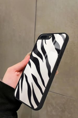 Apple iPhone 8 Plus Uyumlu Zebra Tasarımlı Parlak Silikon Kılıf