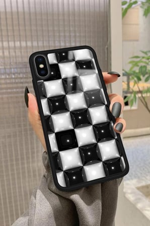 Apple iPhone Xs Uyumlu Siyah-Beyaz Kare Tasarımlı Parlak Silikon Kılıf