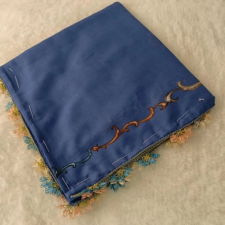 el emeği i̇ğne oyası yazma , fular ,yemeni, mevlit örtüsü , baş örtüsü 4 kenarı oyalı %100 pamuk 100*100cm