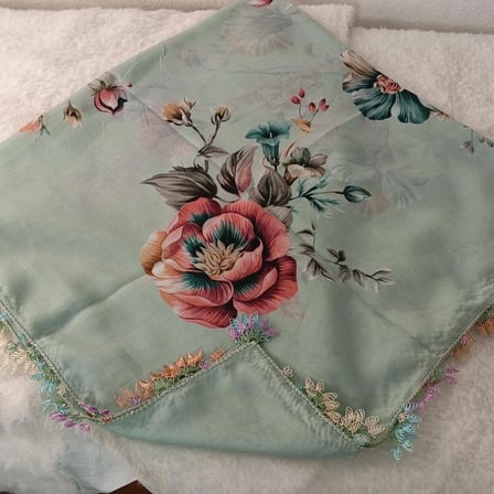 el emeği i̇ğne oyası yazma , fular ,yemeni, mevlit örtüsü , baş örtüsü 4 kenarı oyalı %100 pamuk 100*100cm