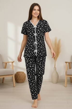 WomanAndKids Kadın Pijama Takımı Siyah Kalp Desenli Kısa Kollu Uzun Paça
