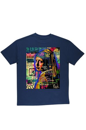 Lenithra İnci Küpeli Kız Sırt Baskılı Unisex Oversize T-shirt Füme / XL
