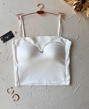 Chole İthal Pamuklu Göğsü Cut-Out Halka Detaylı İnce Askılı Büstiyer/Crop