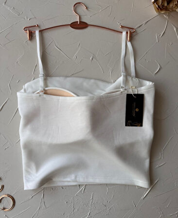 Chole İthal Pamuklu Göğsü Cut-Out Halka Detaylı İnce Askılı Büstiyer/Crop