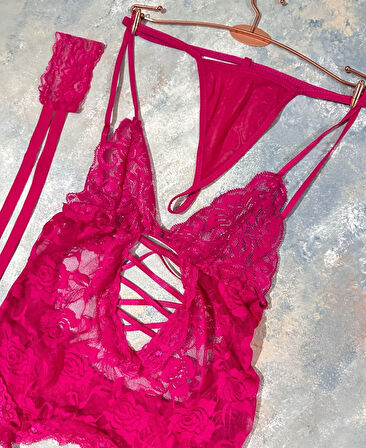 Intive Fantasy Önü Çapraz Dantelli El Kelepçeli Jartiyerli Bodysuit (Pembe-Siyah-Kırmızı)-ÇORAPSIZ