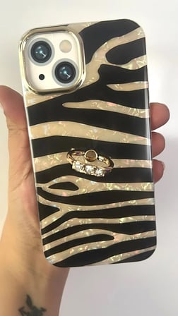 İphone 13 uyumlu Zebra Desen Taşlı Yüzüklü Goldn Çerçeve Telefon Kılıfı