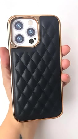 İphone 14 Pro Max uyumlu Baklava Desenli Rose Gold çerçeveli Deri Lüks Kılıf