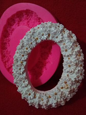 Oval papatya çerçeve