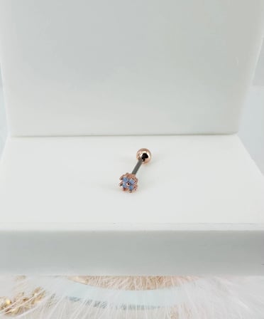 Rose Zirkon Taşlı Uç Kısmı : Pirinç Kıkırdak Bar Uzunluğu : 6 Mm / Bar Kalınlığı 0.8 Mm / Top Boyu 3