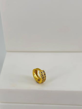 Zirkon Taşlı Uç Kısmı : Pirinç Kıkırdak Bar Uzunluğu : 6 Mm / Bar Kalınlığı 0.8 Mm / Top Boyu 3 Mm /