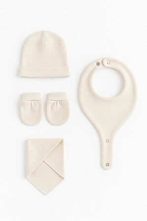 %100 Organik Pamuklu 4’lü Bebek Hediye Seti – Şapka, Eldiven, Önlük ve Ağız Bezi