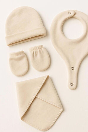 %100 Organik Pamuklu 4’lü Bebek Hediye Seti – Şapka, Eldiven, Önlük ve Ağız Bezi