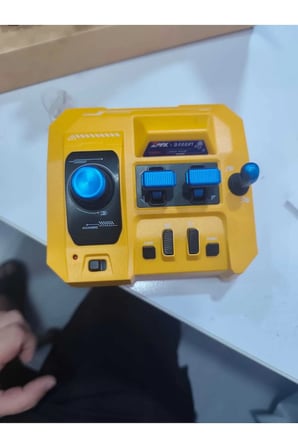 JCB Lisanlı 2.4 GHZ 3 Başlıklı Metal Alaşımlı Profesonel 1.200 Mah Şarjlı Uzaktan Kumandalı Kepçe