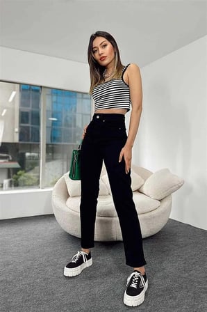 Yüksek Bel Likralı Siyah Düz Mom Jeans mom jeans ( 1 Beden Küçük Alın )