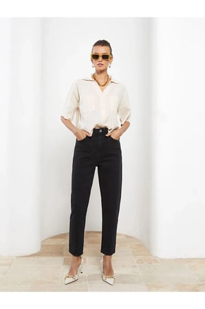 Yüksek Bel Hafif Likralı Mom Fit Jean- Siyah