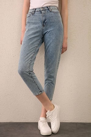 Kadın Açık Mavi Kar Yıkama Yüksek Bel Mom Jeansjean