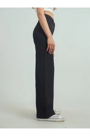 Siyahın En Güzel Tonu Salaş Jeans Solmaz Siyah Yüksek Bel Kadın Denim Kot Pantolon