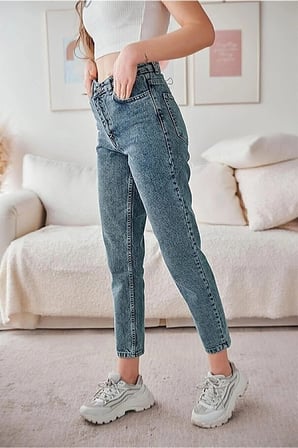 Trend Kadın Açık Mavi Kar Yıkamalı Yüksek Bel Denim Mom Jeans(1 beden Büyük Alınız)