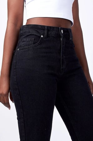 Yüksek Bel Beyaz Mom Jeans Esnek Kot Pantolon(1 BEDEN KÜÇÜK ALINIZ)