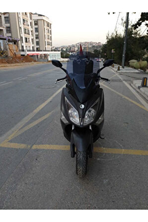 Sym Joymax250 İ Siperlik Ön Cam 2015 2017 Model 65cm Açıkfüme Renkli 4mm APARAT GÖNDERİLMEYECEK