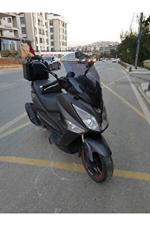 Sym Joymax250 İ Siperlik Ön Cam 2015 2017 Model 65cm Açıkfüme Renkli 4mm APARAT GÖNDERİLMEYECEK