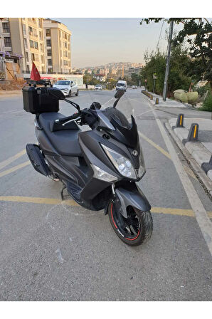 Sym Joymax250 İ Siperlik Ön Cam 2015 2017 Model 65cm Şeffaf Renkli 4mm APARAT GÖNDERİLMEYECEK