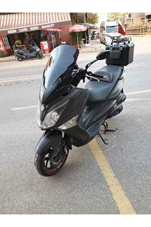 Sym Joymax250 İ Siperlik Ön Cam 2015 2017 Model 65cm Siyah Renkli 4mm APARAT GÖNDERİLMEYECEK