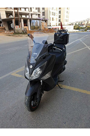 Sym Joymax250 İ Siperlik Ön Cam 2013 2017 Model 54cm Şeffaf Renkli 4mm KISA SPOR Cam