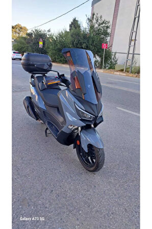 MOTOCAM SYM Joymax Z Plus Siperlik Ön Cam 2023-2025 Model 70cm Füme Renkli 4mm
