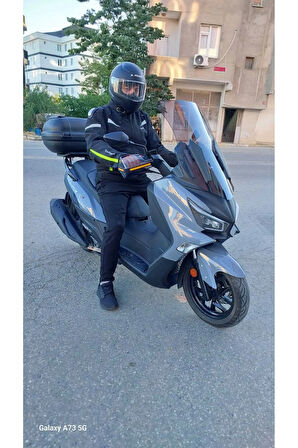 MOTOCAM SYM Joymax Z Plus Siperlik Ön Cam 2023-2025 Model 70cm Füme Renkli 4mm