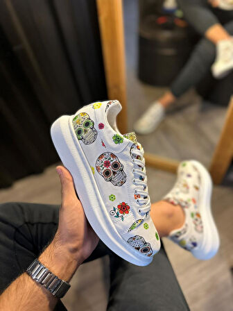 J046 Bağcıklı Ortopedik Taban Renkli Kurukafa Baskılı Erkek Günlük Sneaker Spor Ayakkabı BT Beyaz