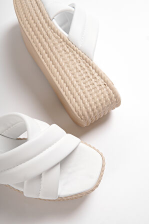 MELENA Yüksek/Kalın Ortopedik Taban Dolgu Topuklu Kadın Günlük Terlik KT Beyaz