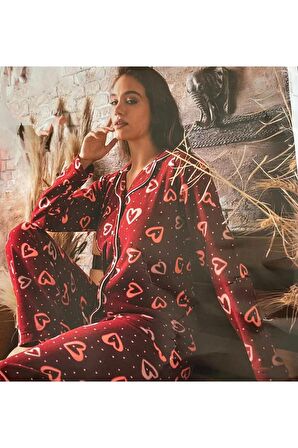 
Kalp Desenli Önden Düğmeli Polar Pijama Takım