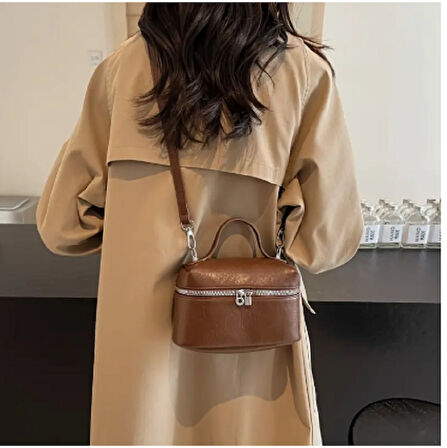  Kahverengi Önden Fermuarlı Çanta