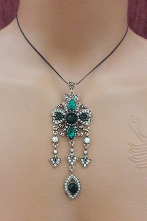 Kalp Desenli Yeşil Boncuk Zirkon Taşlı Sallantı Kolye Ucu