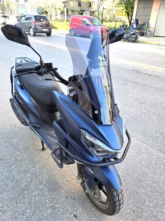 MOTOCAM Küba Newlight 125 Pro Ön Cam 2023-2026 Model 58cm Füme Renkli 4mm ORİJİNAL BOYLU