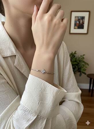 Uğur Yoncası Bileklik - Zirkon Taşlı Minimalist Dört Yapraklı Şans Bilekliği