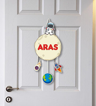 Meşgalem Uzayda Astronot Bebek Temalı Kişiye Özel Kapı Süsü