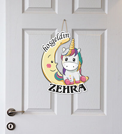 Meşgalem Aya Oturmuş Minik Unicorn Temalı Kişiye Özel Kapı Süsü