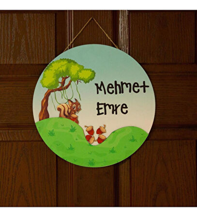 Meşgalem 3 Boyutlu Çimenlikte Gezen Sincap Temalı Kişiye Özel Kapı Süsü